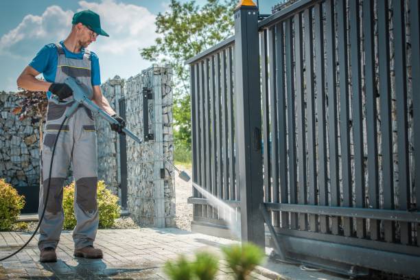 Best Animal Enclosure Cleaning  in The Meadows, FL